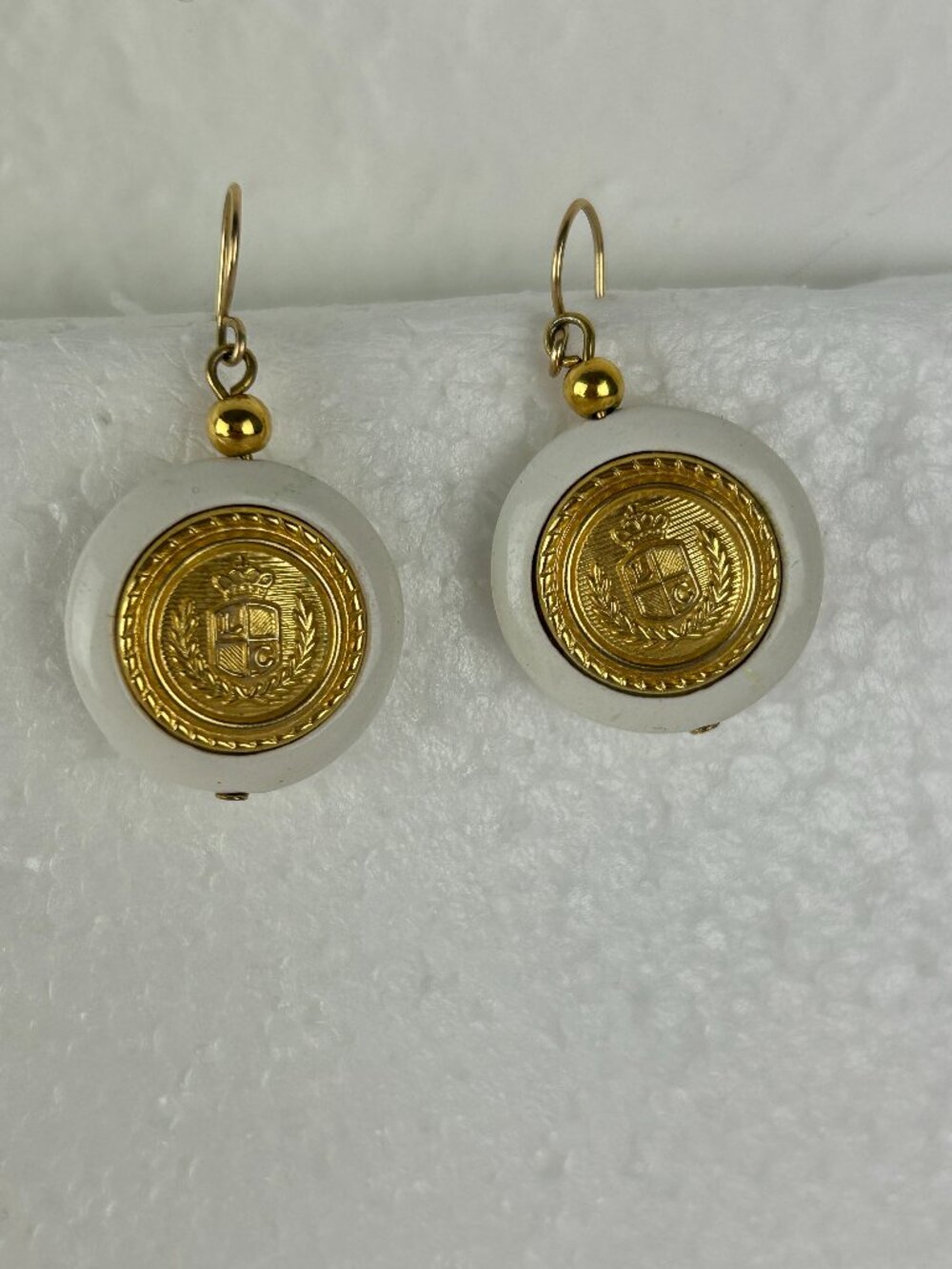 Vintage Liz Claiborne White and Gold Crest Dangle 1980s earrings